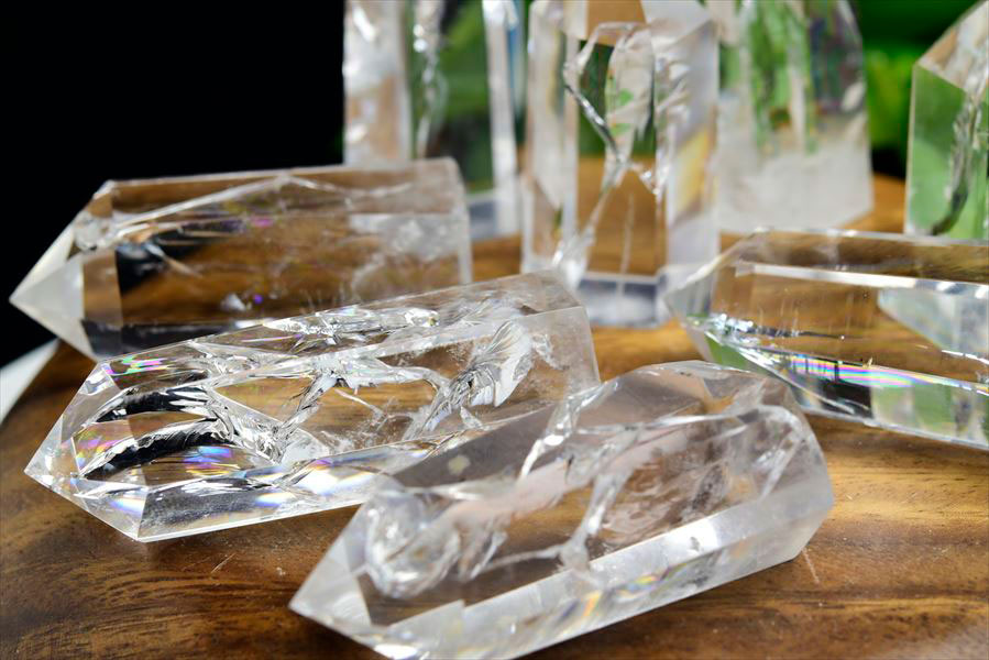 種類おまかせ レインボークォーツ ポイント（ポリッシュ）六角柱｜虹