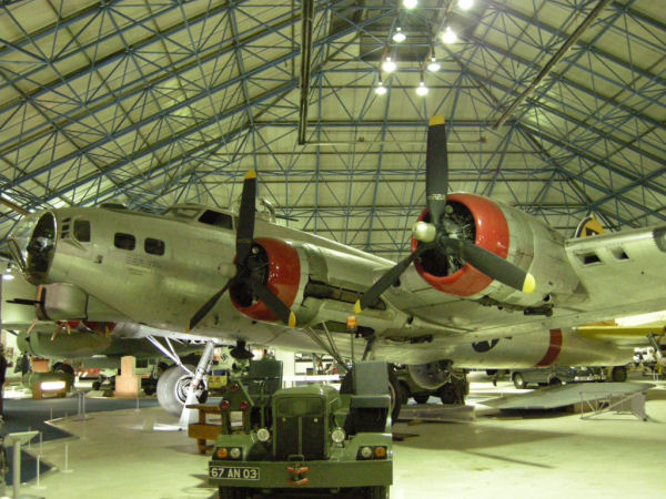 ボーイング B－17 フライングフォートレス - 裏辺研究所