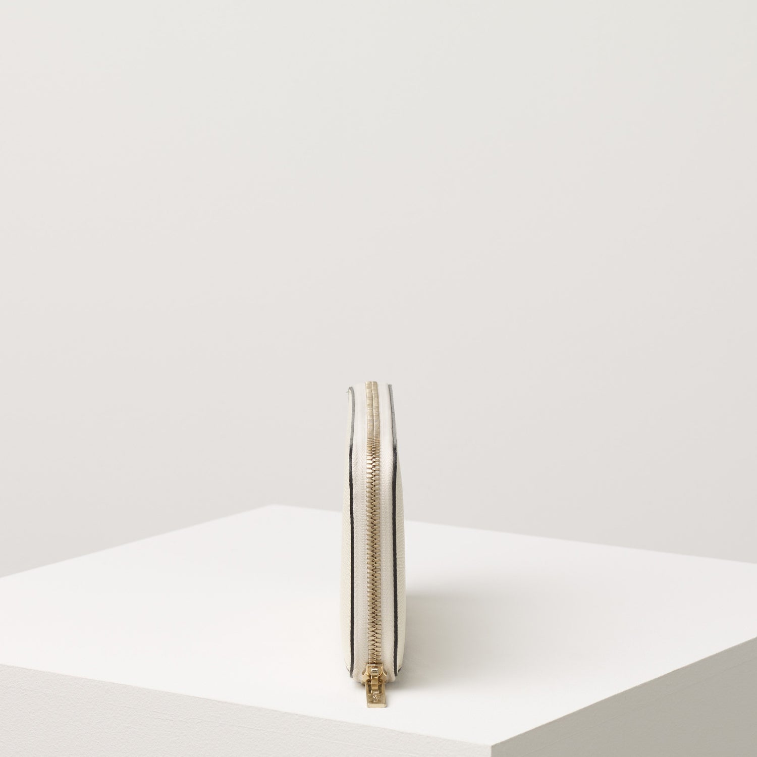 ジップパース 12カード – Valextra - ヴァレクストラ 公式オンライン