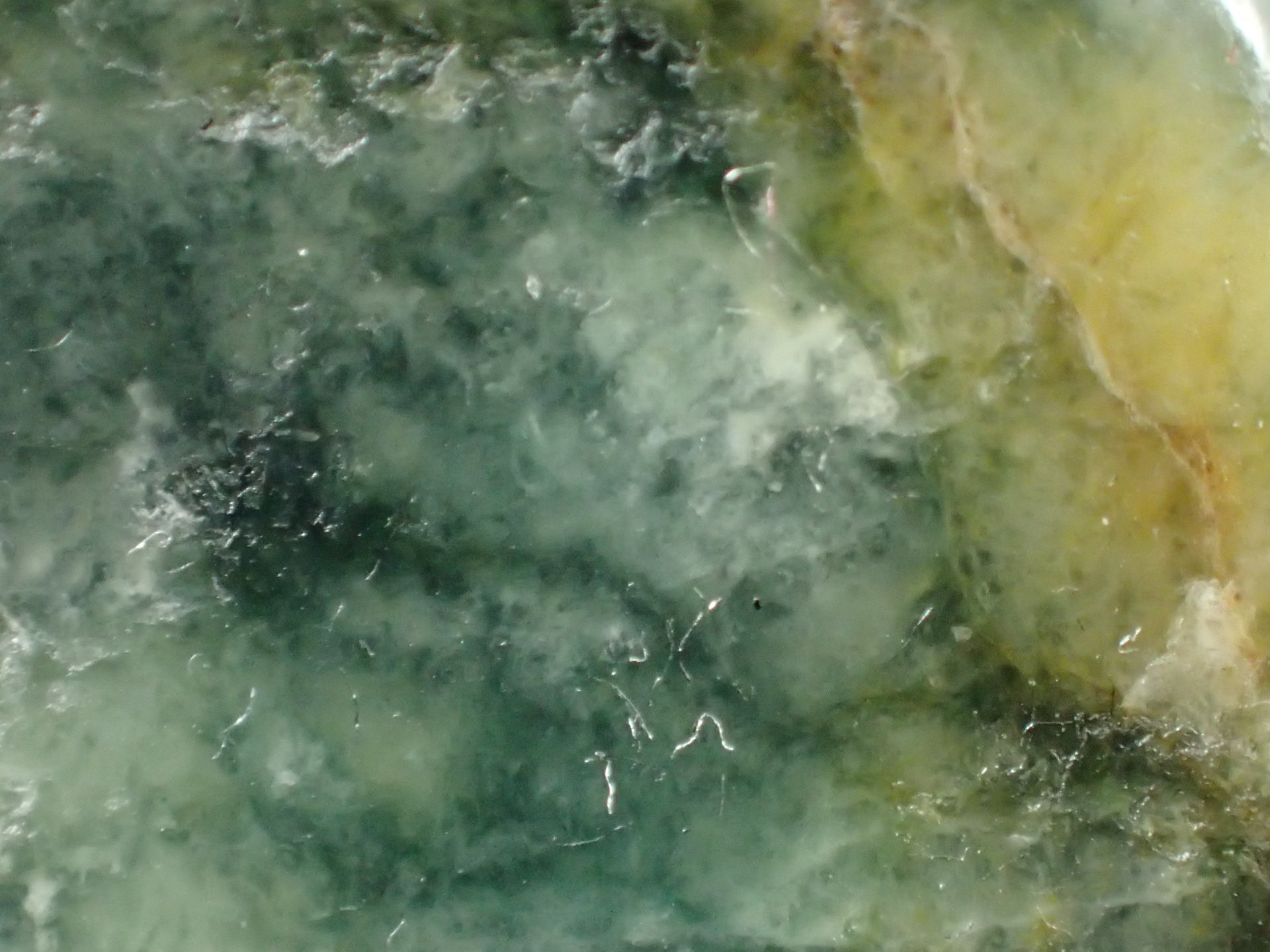 最高品質ダークグリーン糸魚川翡翠(Itoigawa Jade) 新潟県糸魚川市産