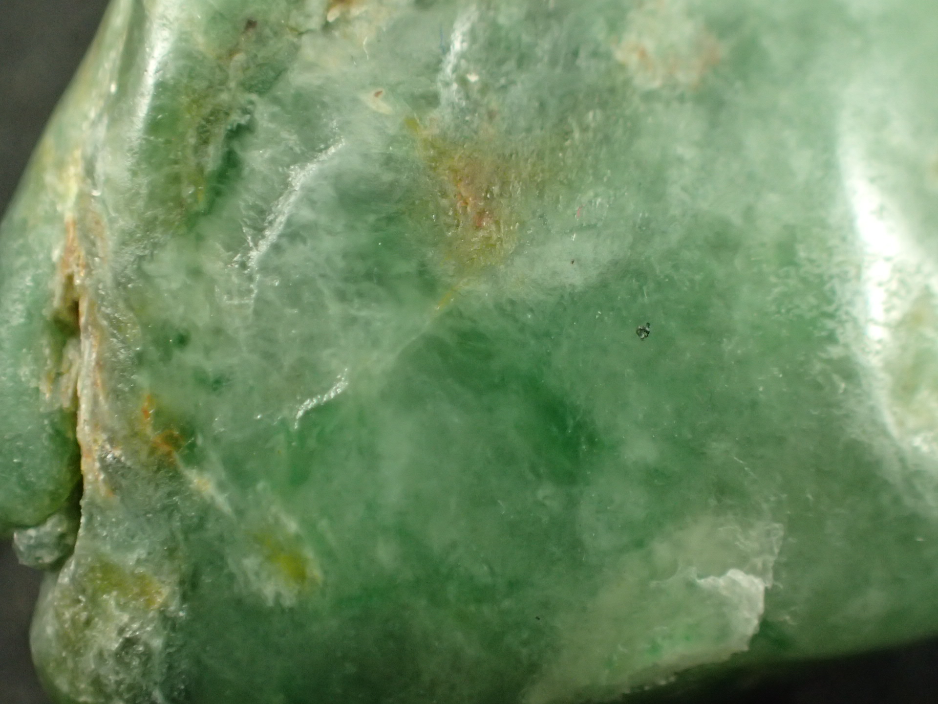 最高品質糸魚川翡翠(Itoigawa Jade) 新潟県糸魚川市産 ｜石の販売専門