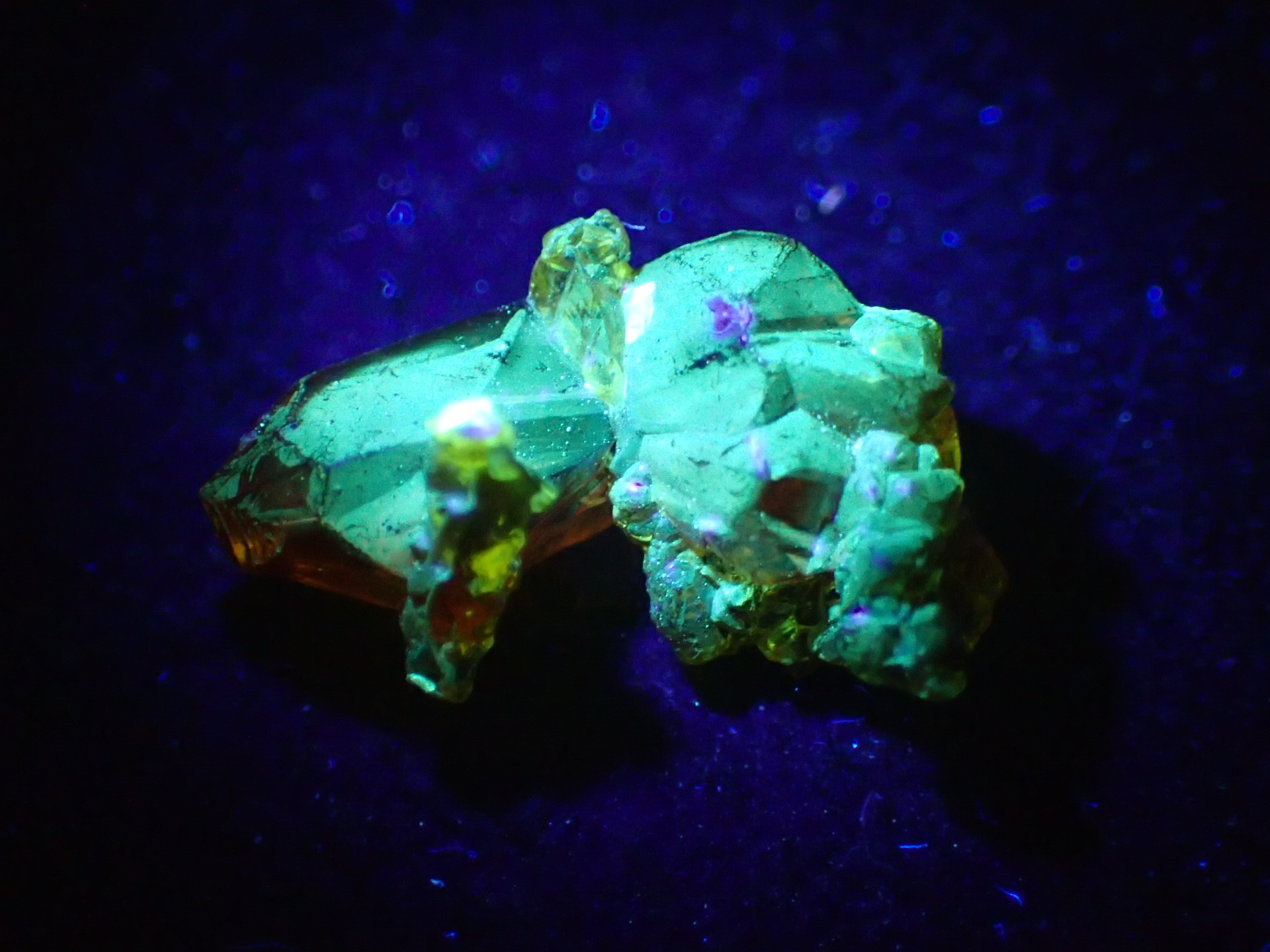 最高品質ジンカイト（紅亜鉛鉱、ZnO) Olawa, Lower Silesia, Porland