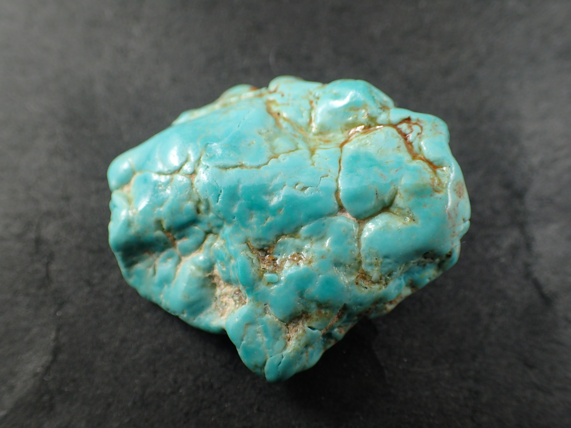 超綺麗ターコイズ（トルコ石）原石B0122/HD/159A 重さ約：1960g超綺麗