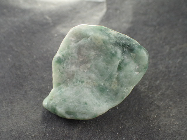 最高品質糸魚川翡翠(Jadeite from Niigata) 新潟県糸魚川市 産 ｜石の