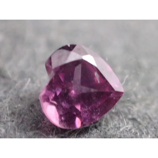 最高品質ロードライト・ガーネット(Rhodolite Garnet) ハート型カット