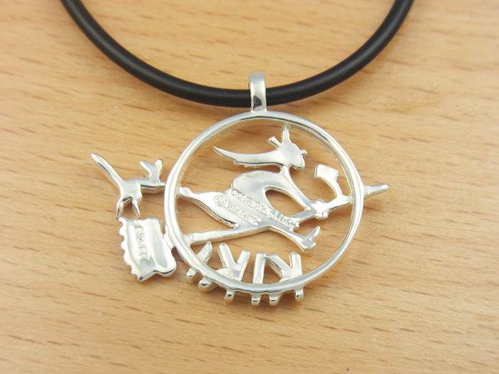 スタジオジブリ公認】キキとジジペンダント／魔女の宅急便 | 通販