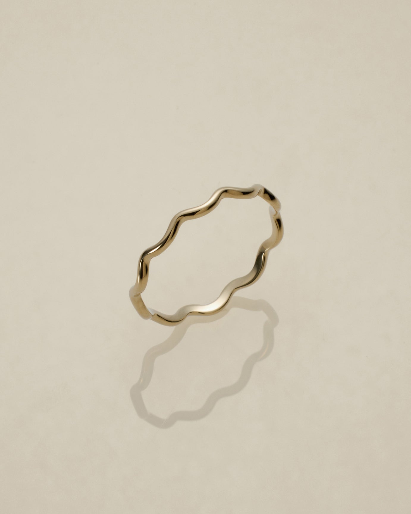 K10 サザナミ スキンリング | XOZ 10金 さざ波のような曲線リング