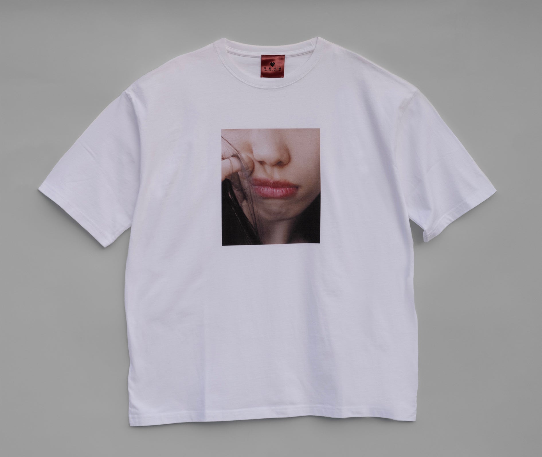 Kyrie・くちびるTシャツ – 円都市場