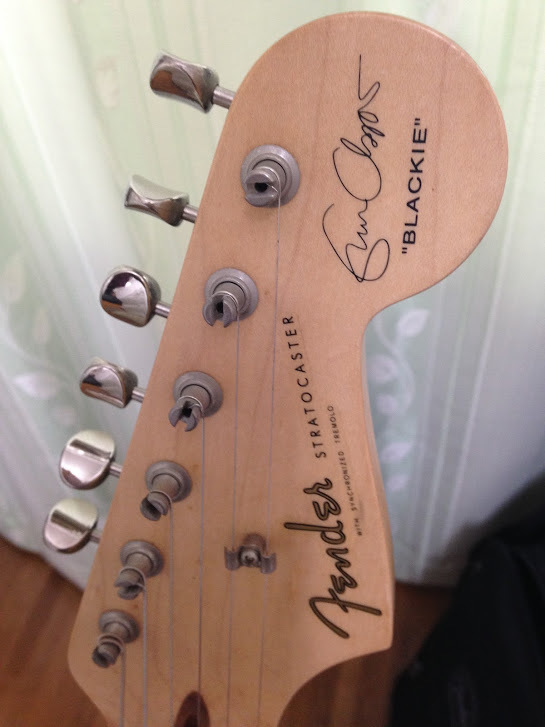 クラプトンモデル（ブラッキー）とST54－LSの比較: Walking Blues