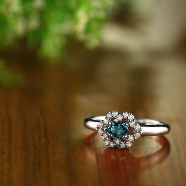 ブラジル産アレキサンドライト0.27ctK18ホワイトゴールドリングダイヤ