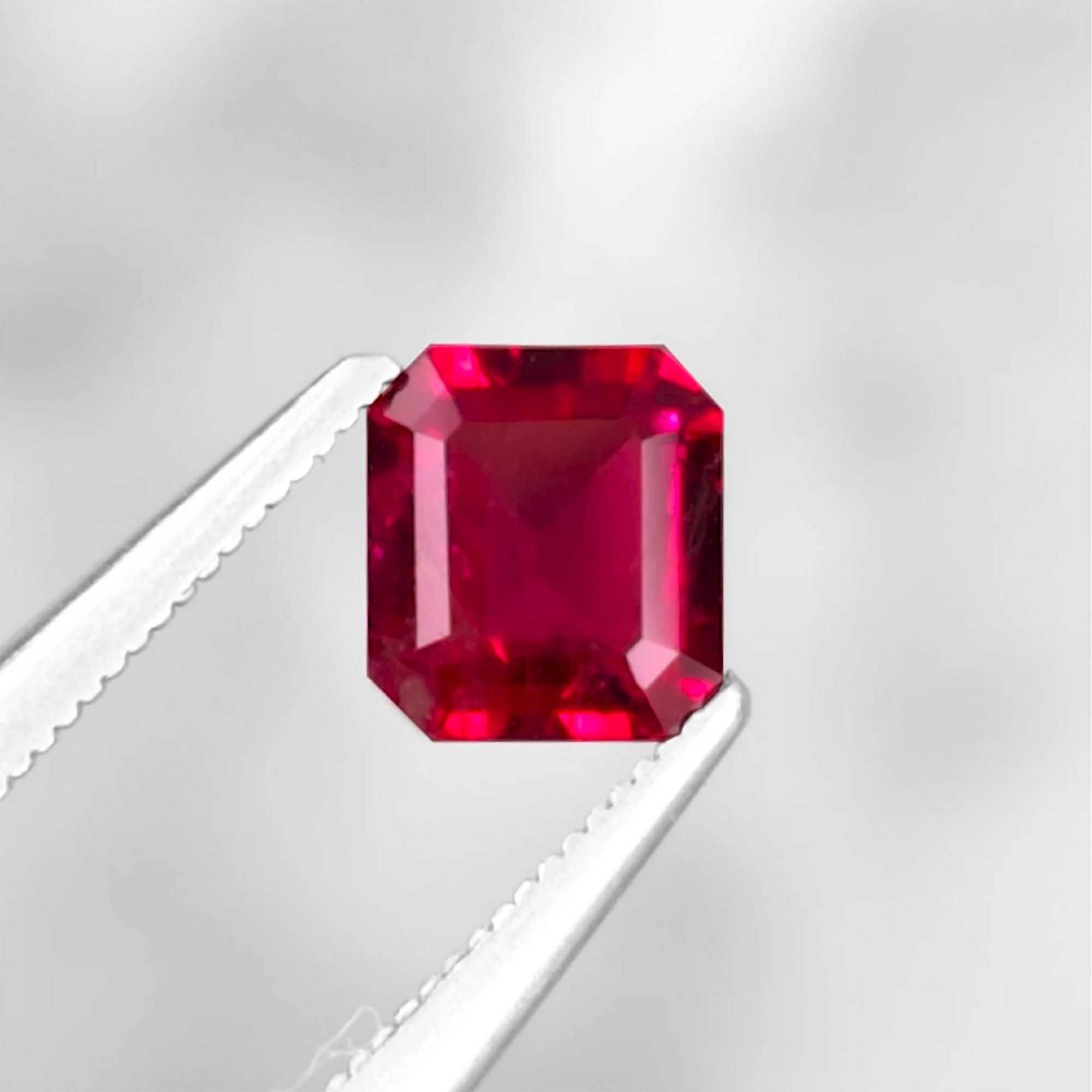 レッドベリル0.39ct(GIA宝石鑑別書付) | ユアエメラルド