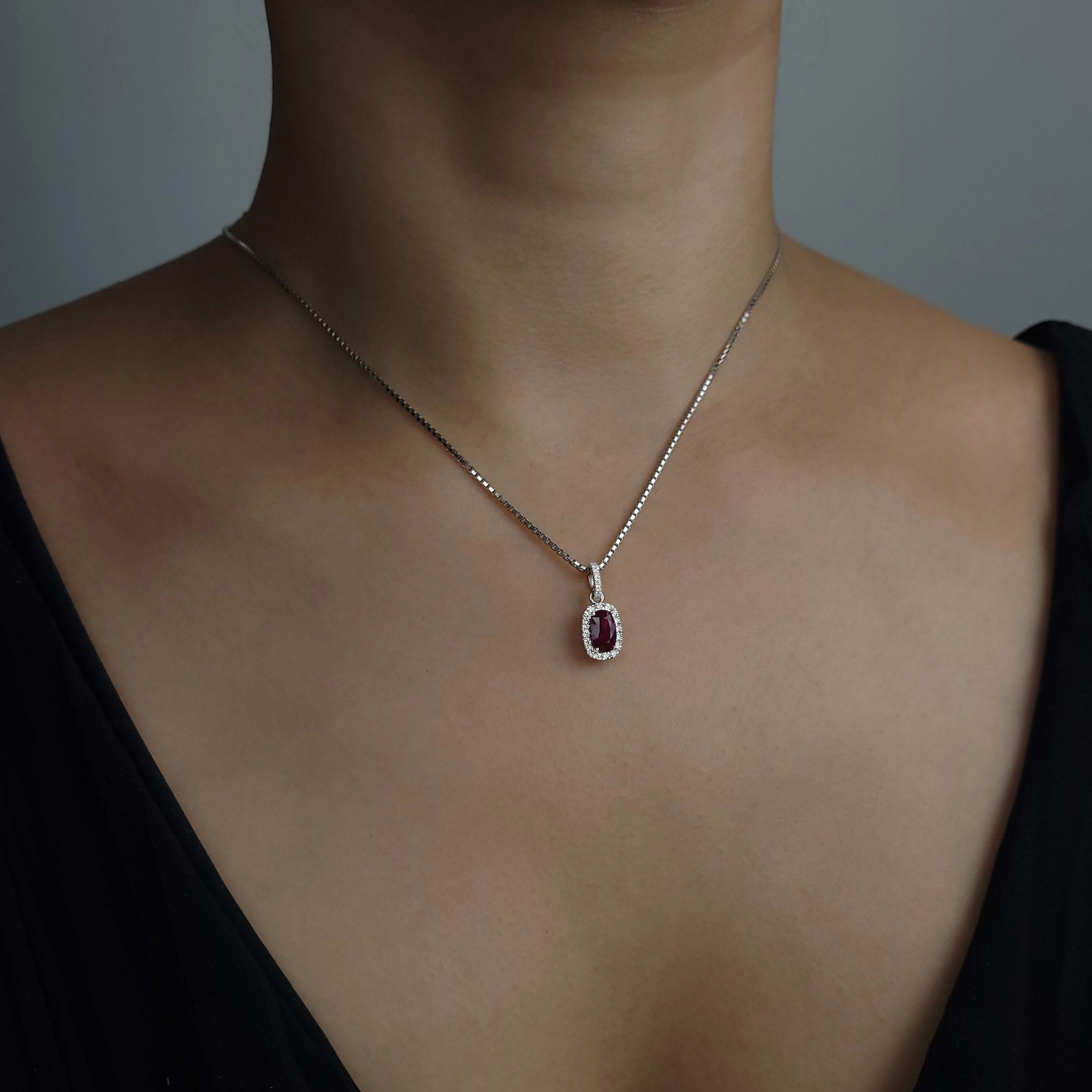 ミャンマー産非加熱ピジョンブラッドルビー1.04ctプラチナネックレス