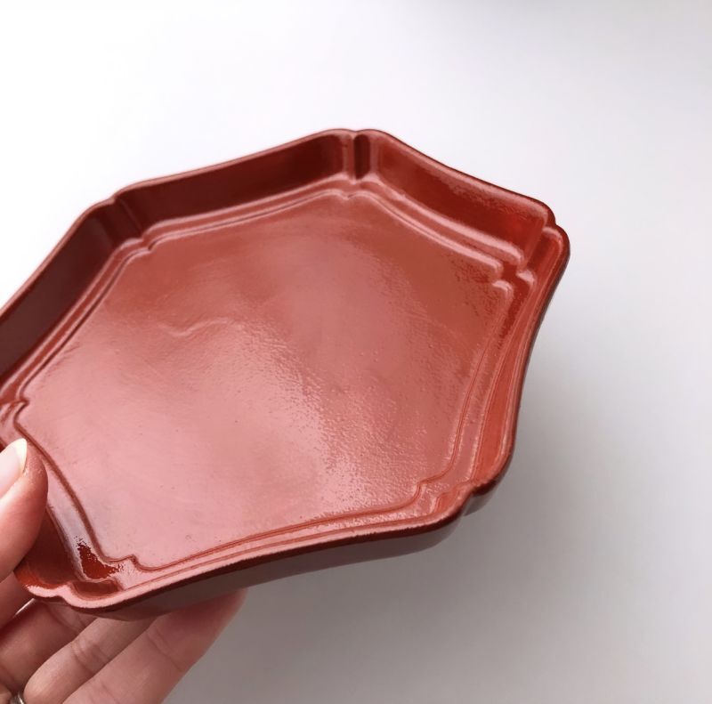 スタジオエムの器「椿 輪花皿 赤絵」