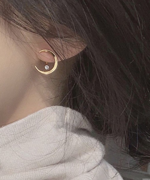 ピアス 「さりげなく華やぐ。耳元をきれいに魅せる“三日月ピアス