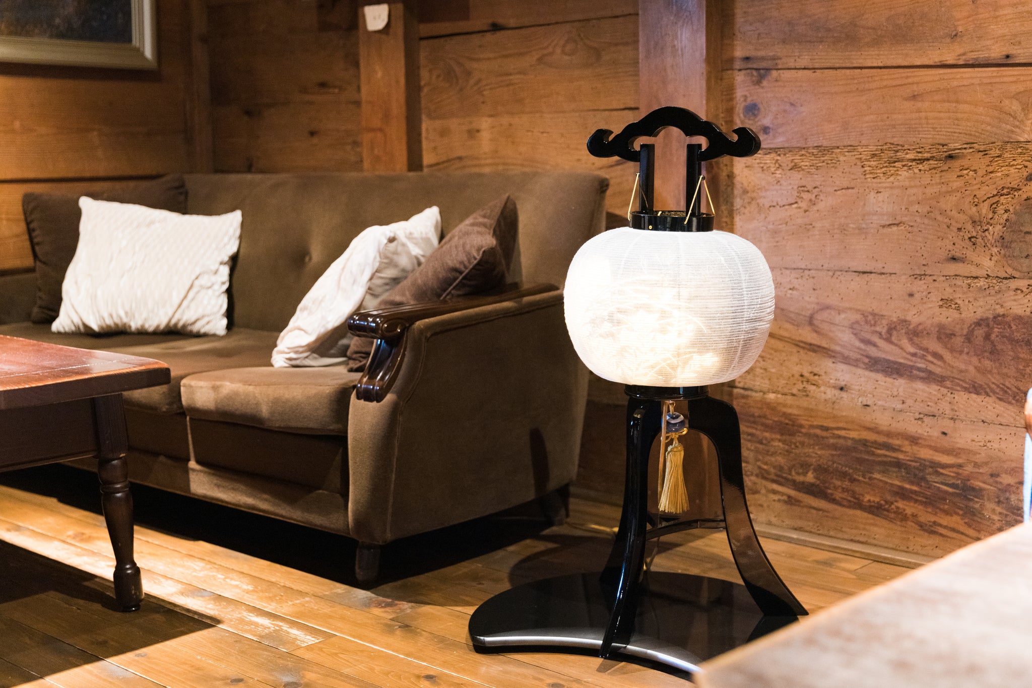 大内行灯 12号 秋月 本塗【台付】木製／絹二重張／インテリア照明