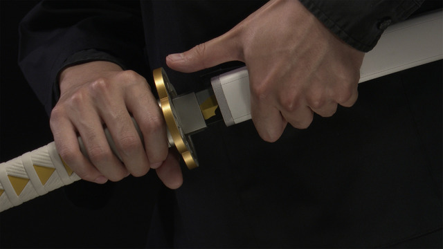 鬼滅の刃」我妻善逸の日輪刀が約1/1で初立体化！ 下野紘ボイスの“霹靂