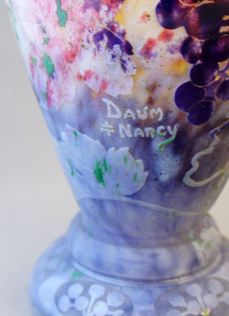 ドーム・ナンシー「ブドウにカタツムリ文 花瓶」《アンティックかとう》