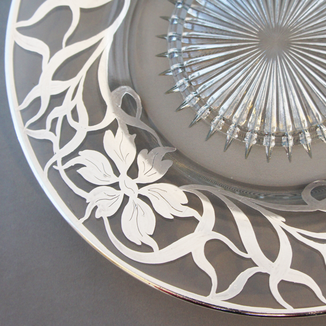 シルバーオーバレイ「銀装飾 花文様 皿」《アンティックかとう》