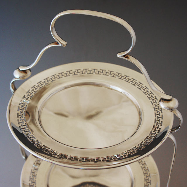 イギリス「三段ケーキスタンド（シルバープレート）」《アンティック