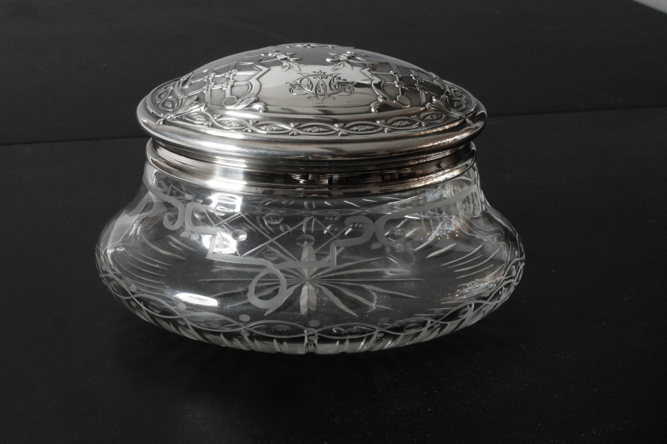 フランス「銀装飾 ボンボ二エール」《アンティックかとう》