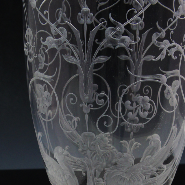 オールドバカラ「1878年パリ万博出品 グリフォン文 グラヴィール装飾