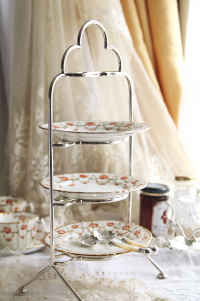 アフタヌーンティースタンド アンティーク3段ケーキスタンド シルバー