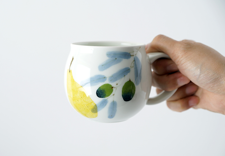 波佐見焼 陶房青 窯元 まるくかわいいフォルムのマグカップ。持ちやす