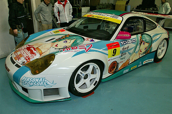 ASCII.jp：SUPER GT開幕直前！ ついにポルシェが痛車化！ (1/2)