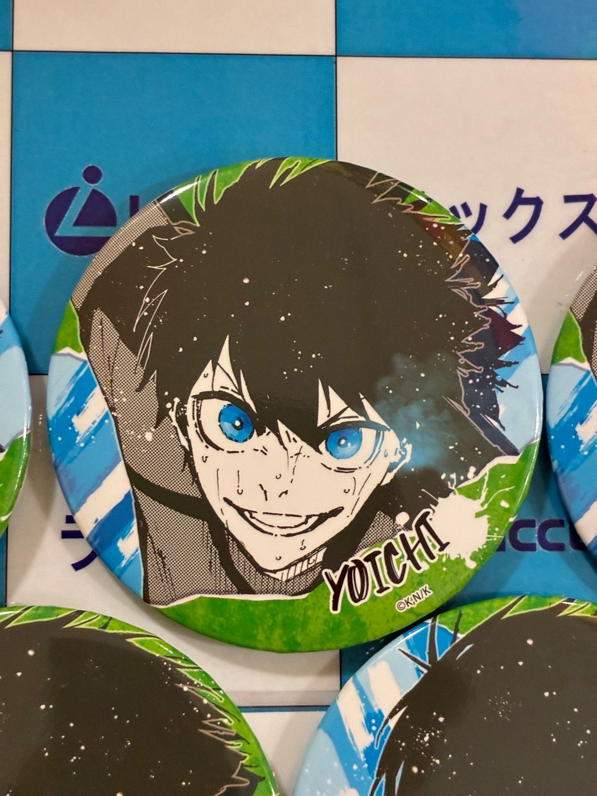 ブルーロック 当たりつきラッキー缶バッジ 潔世一 3点セット ブルー