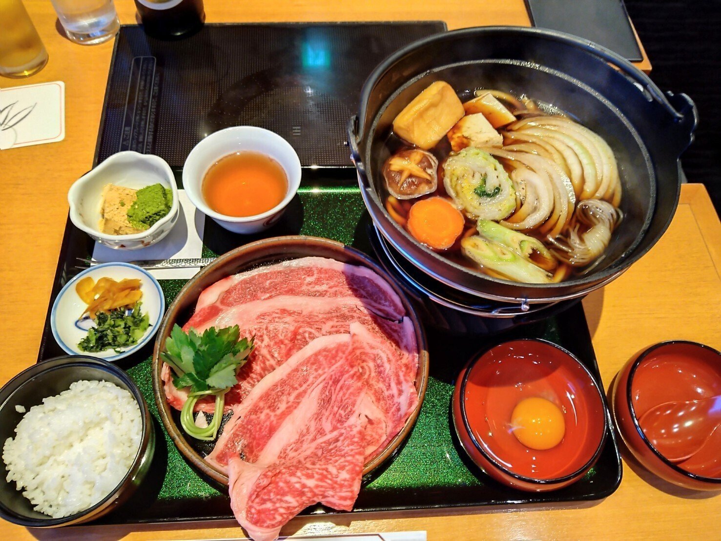 うどんすき」で有名な『美々卯 なんば店』で「牛すき鍋セット」を