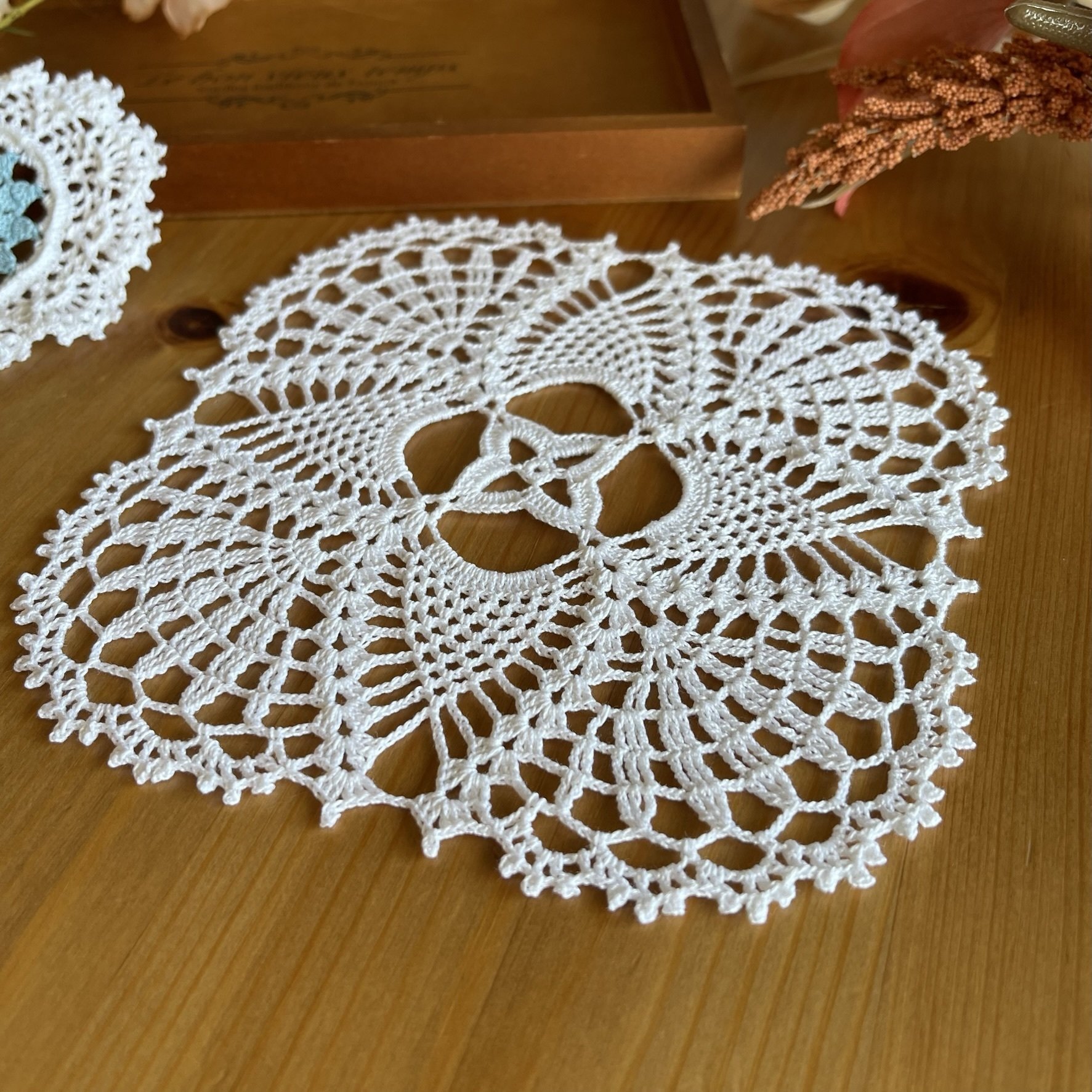 パイナップル編みのスクエアドイリー【編み図】｜Rieko / Riekoの