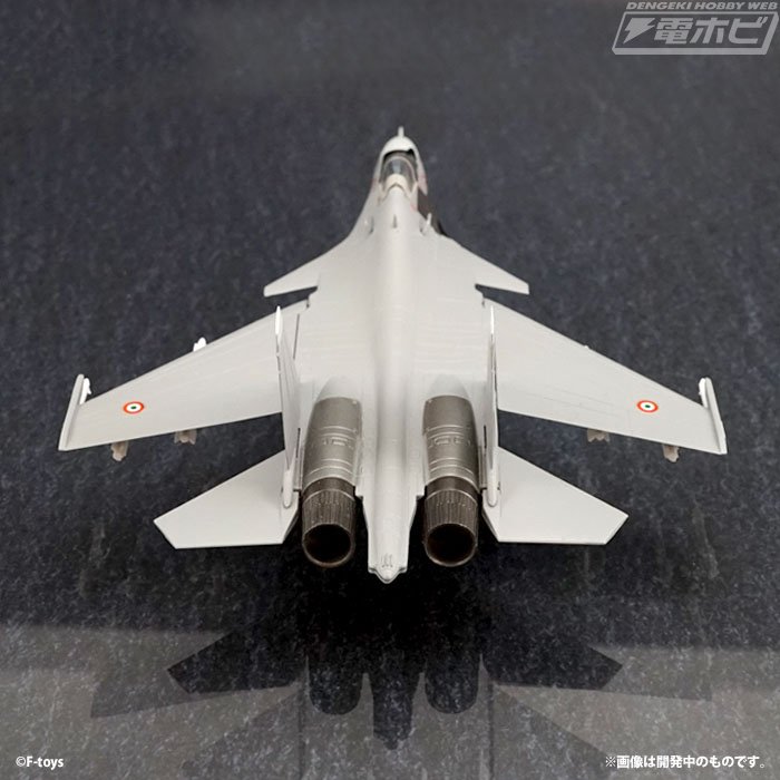 戦闘機「Su-27」「Su-30」の1/144スケール半完成組立キットが封入され