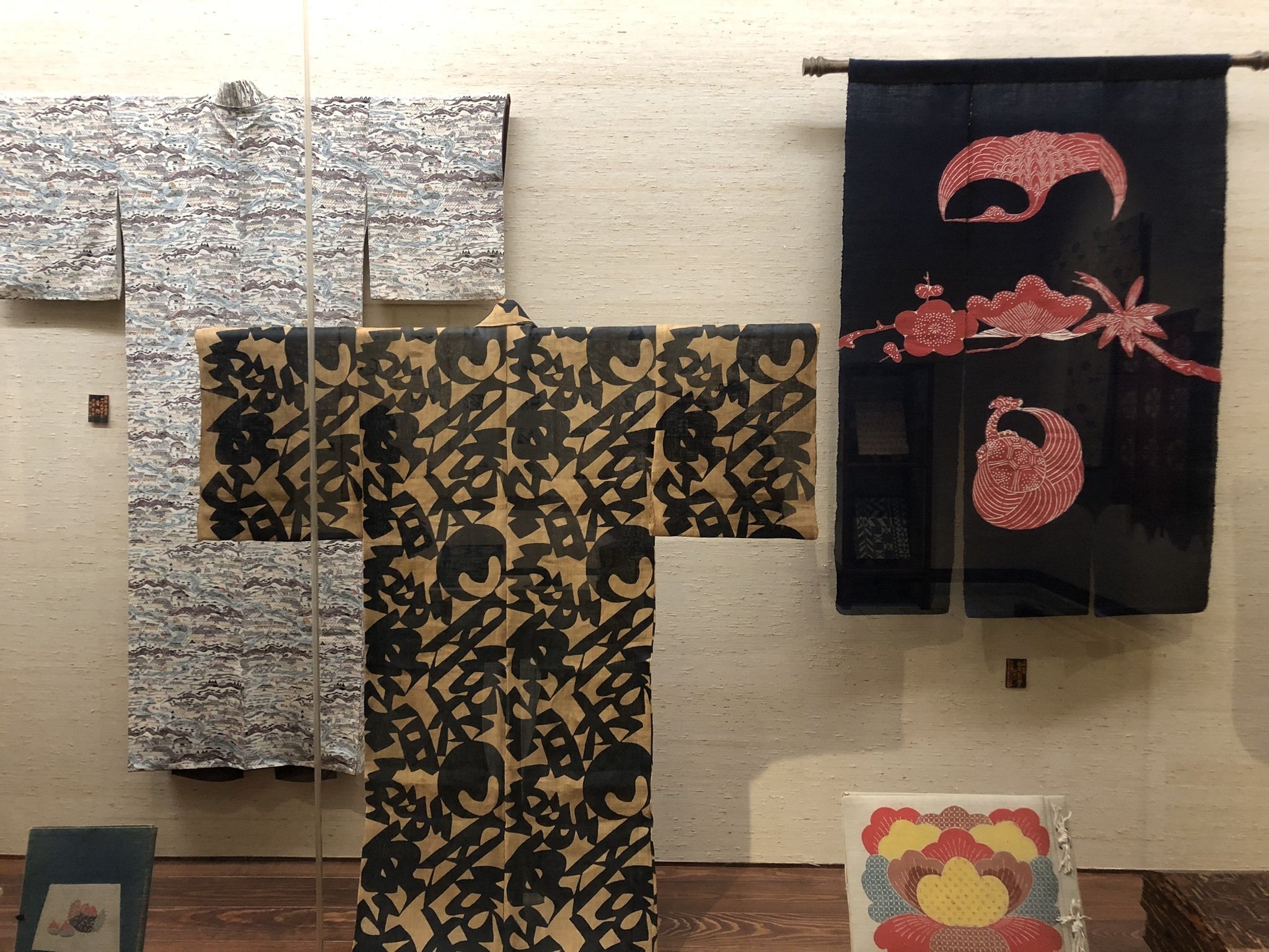 芹沢銈介のsense of world｜紅紫