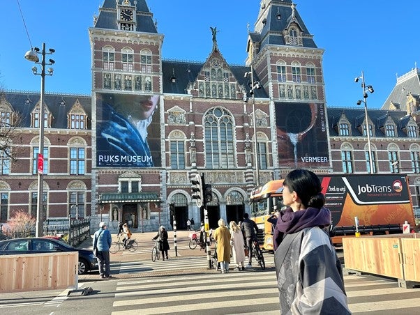 レンブラント《夜警》は展示しながら修復中！ オランダの