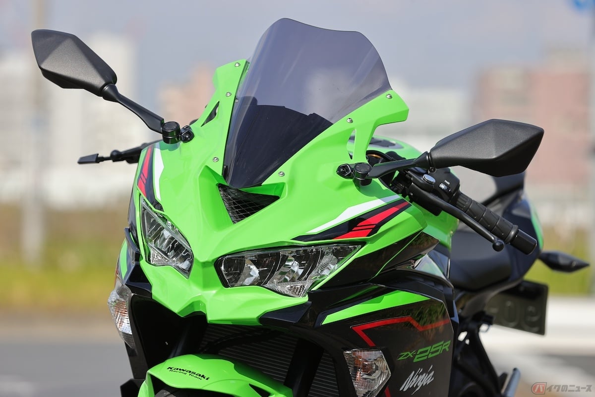 カワサキのフルカウルスポーツ「Ninja ZX-25R SE KRT EDITION」に乗っ