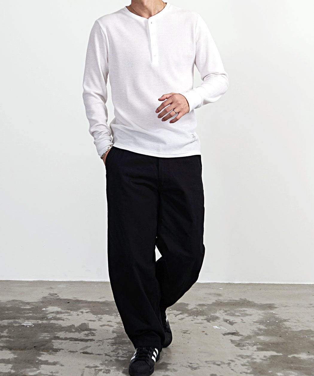 Hanes(ヘインズ)ワイドフィットノータックチノパンツ/全3色