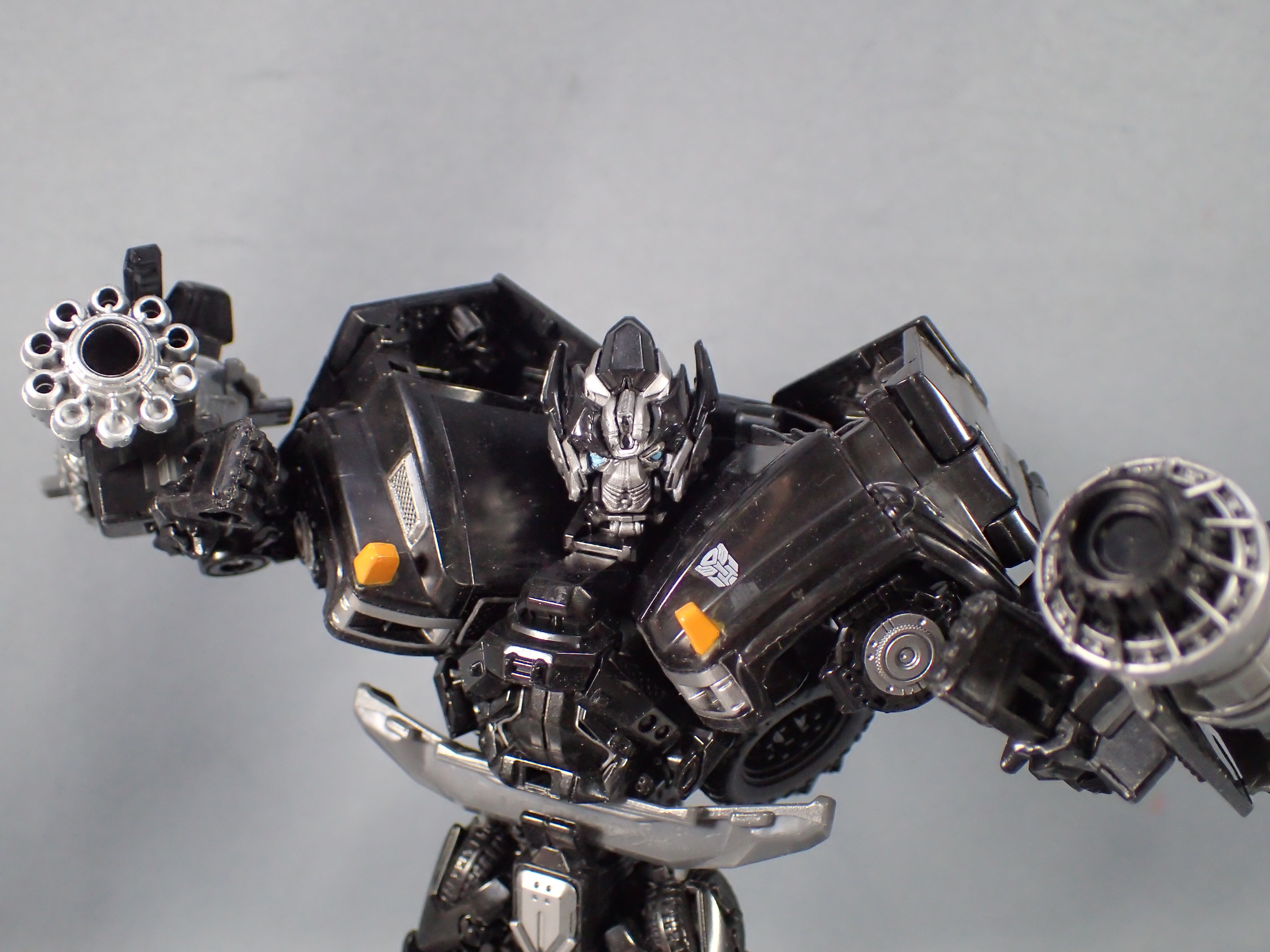 戦場の守護者（トランスフォーマー SS-15 アイアンハイド） - ひげひげ