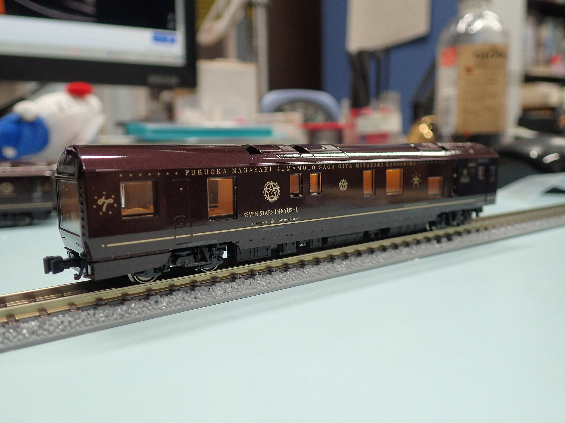 クルーズトレイン・ななつ星in九州を購入して室内灯を入れました
