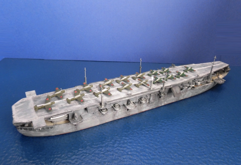 アオシマ1/700 空母「雲鷹」 | 出戻りプラモ少年～老眼と共に