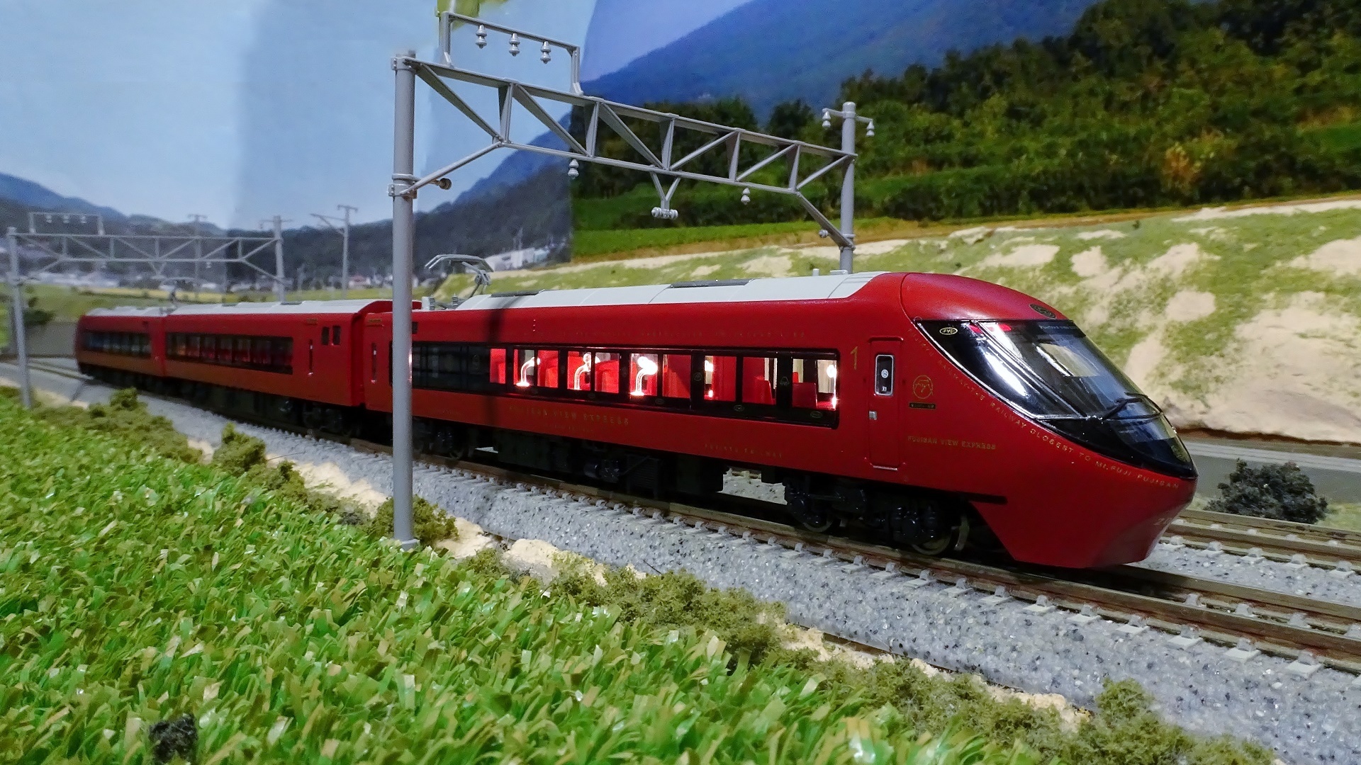 新車入線】富士山麓電気鉄道8500系「富士山ビュー特急」 - ビスタ模型