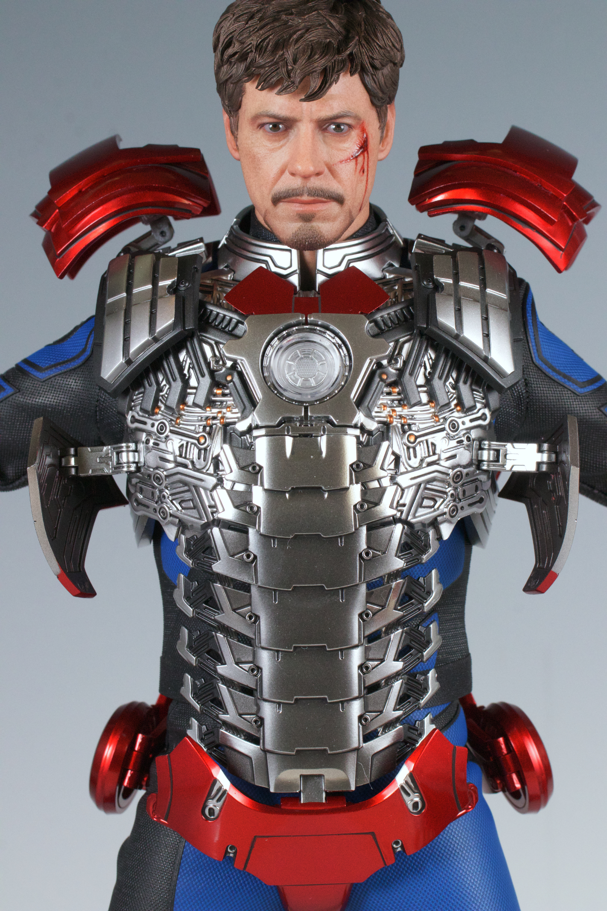 ホットトイズ トニー・スターク（マーク5・スーツアップ版）トイ