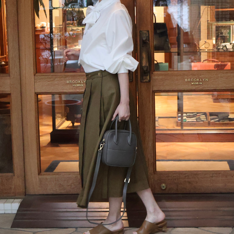 シュリンクレザー]ポストマンミニショルダーcolor：エタングレー