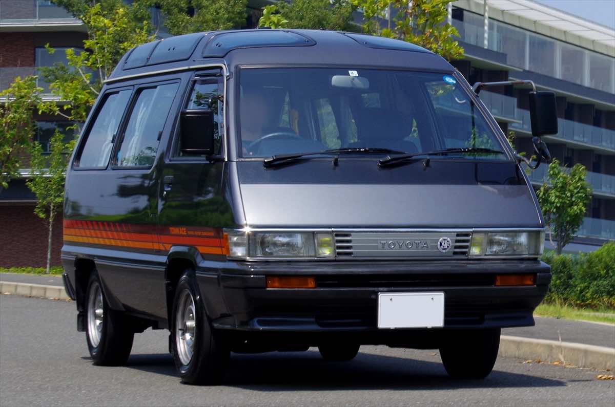 カーライフ】1995年生まれが手に入れた新たな相棒は快適空間!? ―トヨタ