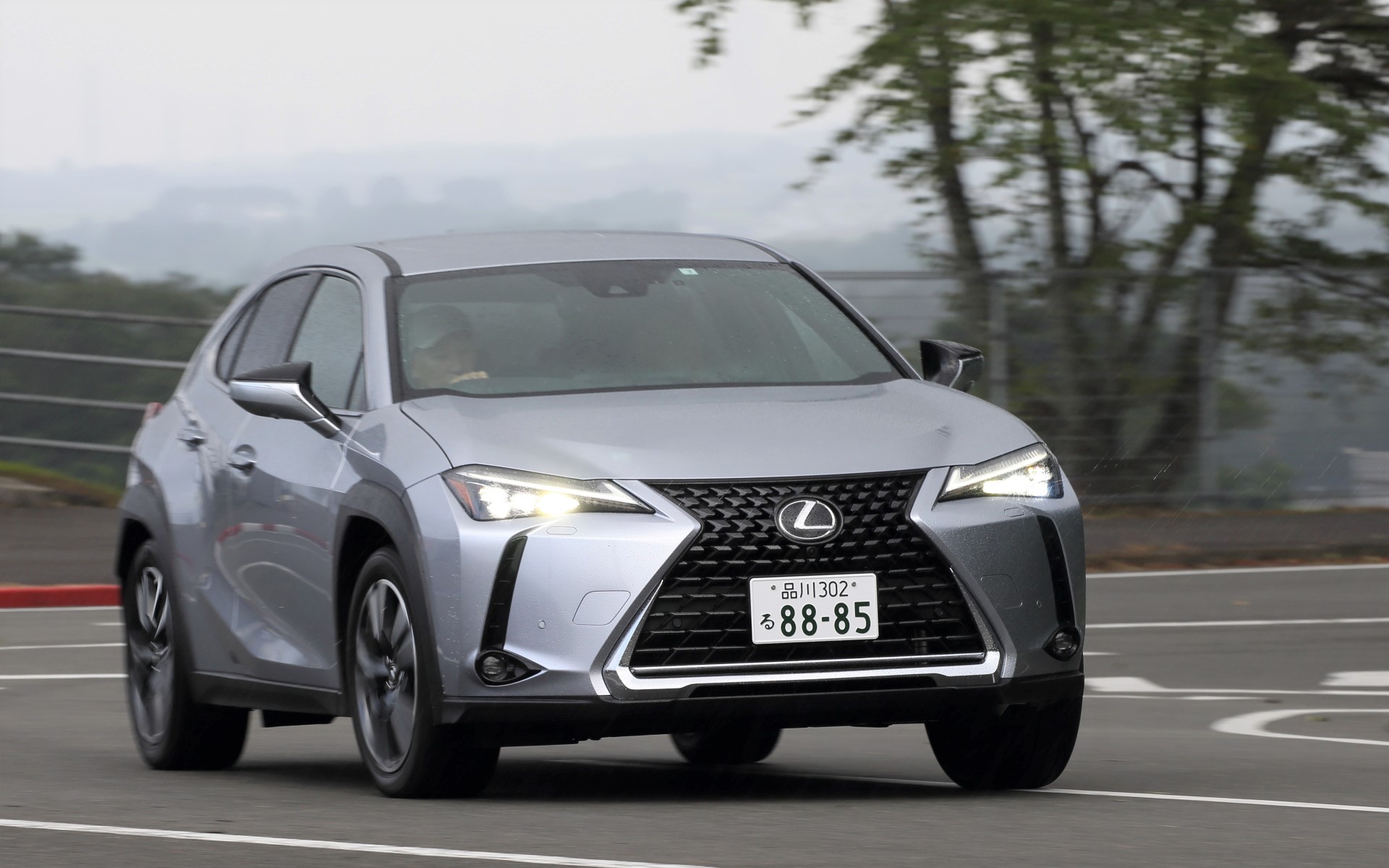 試乗インプレ】レクサス新型「UX」、ボディ剛性を高めて走りのフィー