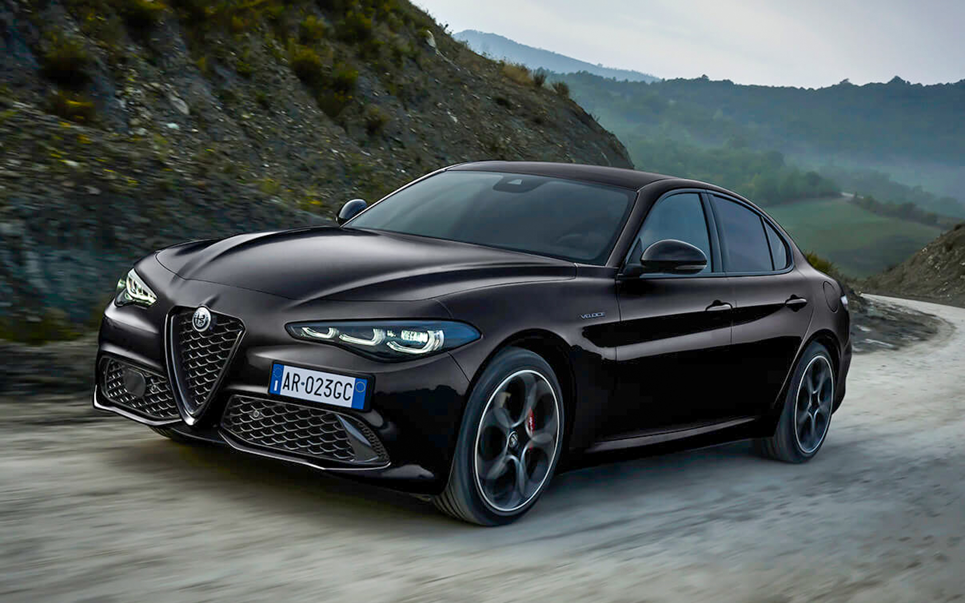 アルファ ロメオ、41台限定の特別仕様車「ジュリア ヴェローチェ