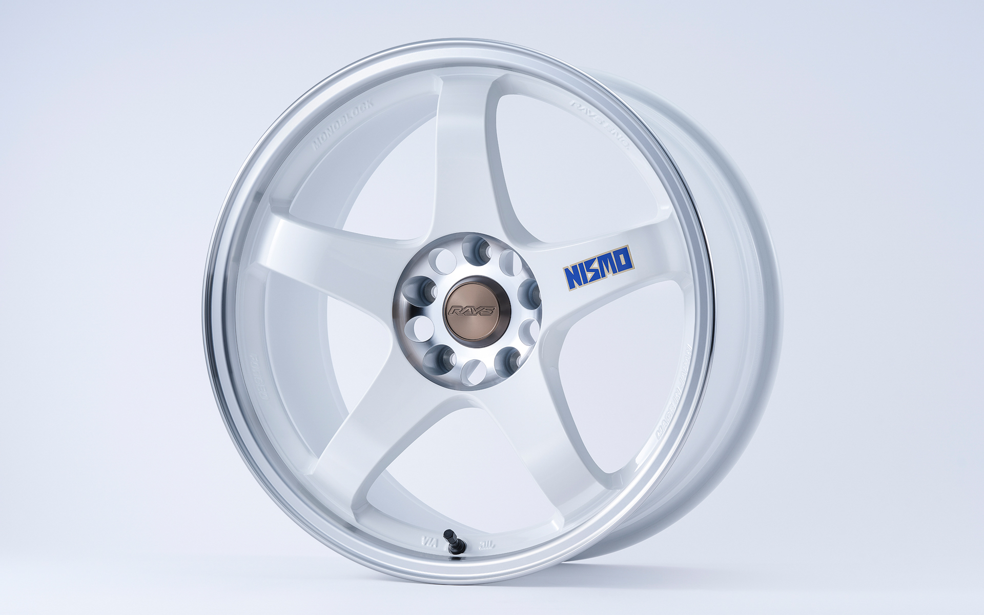 ニスモ、初代“NISMOロゴ”を配した40周年記念パーツにスカイラインGT-R