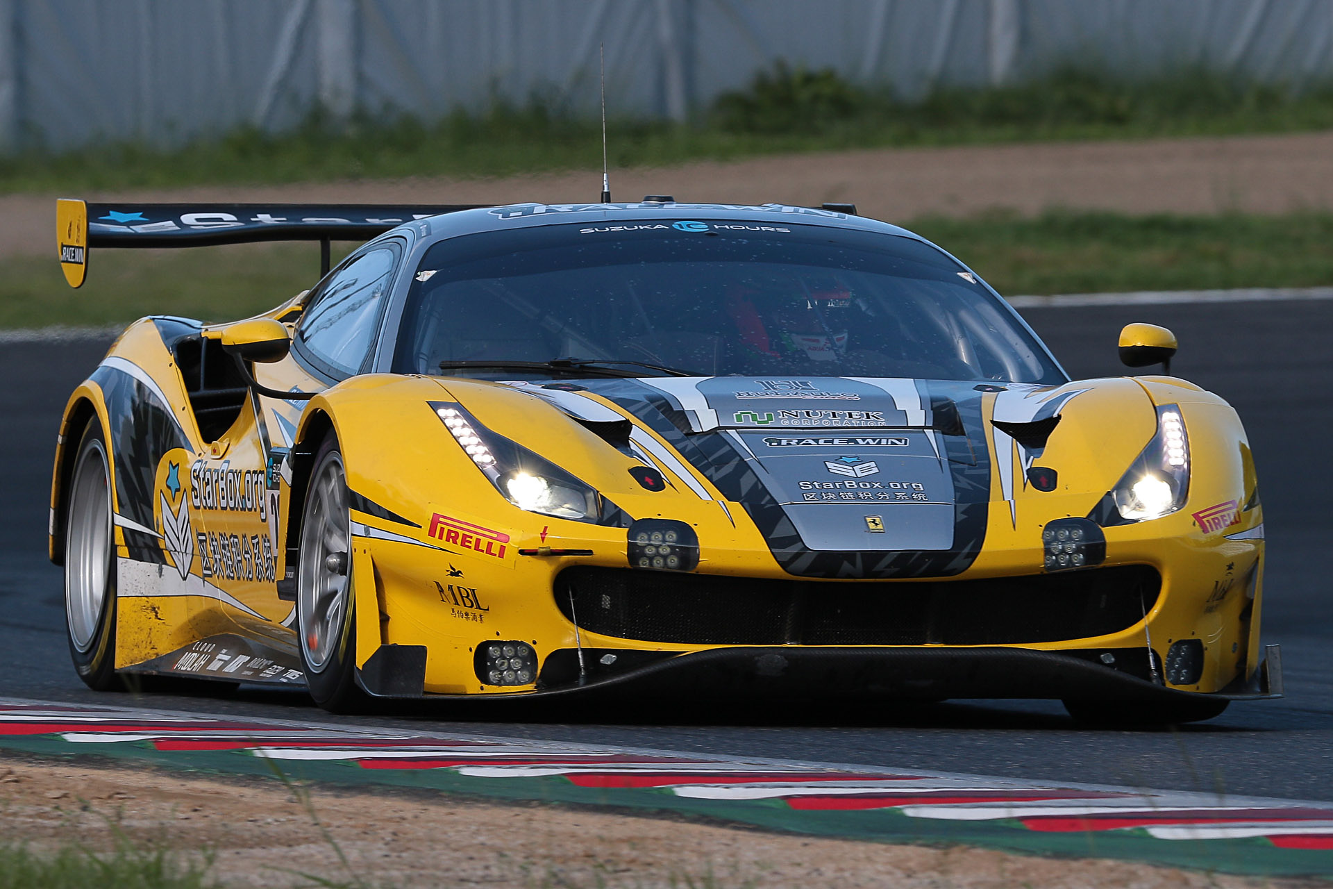 Suzuka10H】ポールは28号車 HubAuto Corsaのフェラーリ 488 GT3が獲得