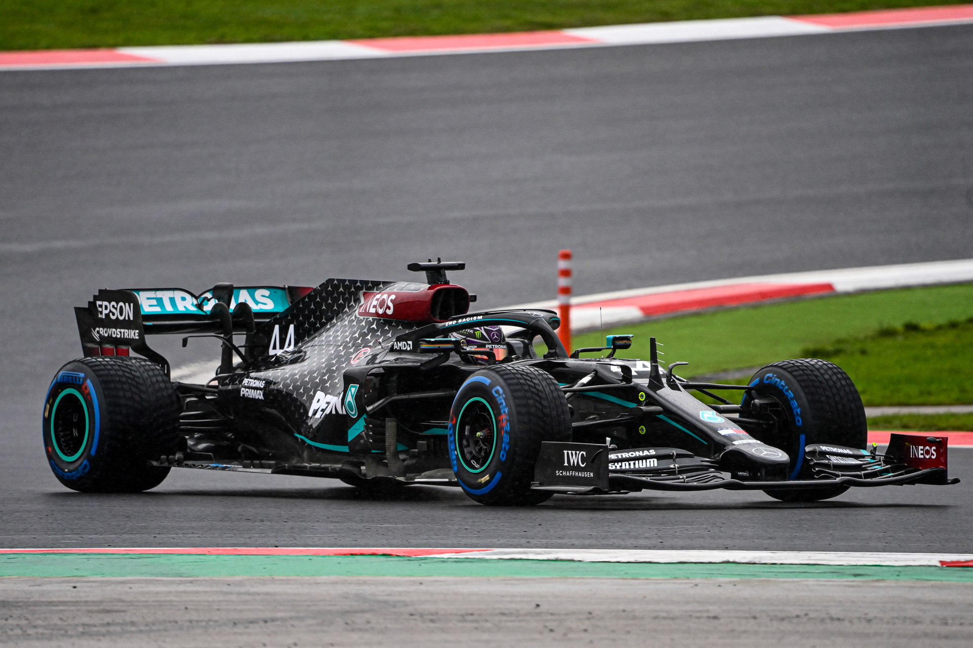 F1第14戦トルコGP、メルセデスのルイス・ハミルトン選手が年間