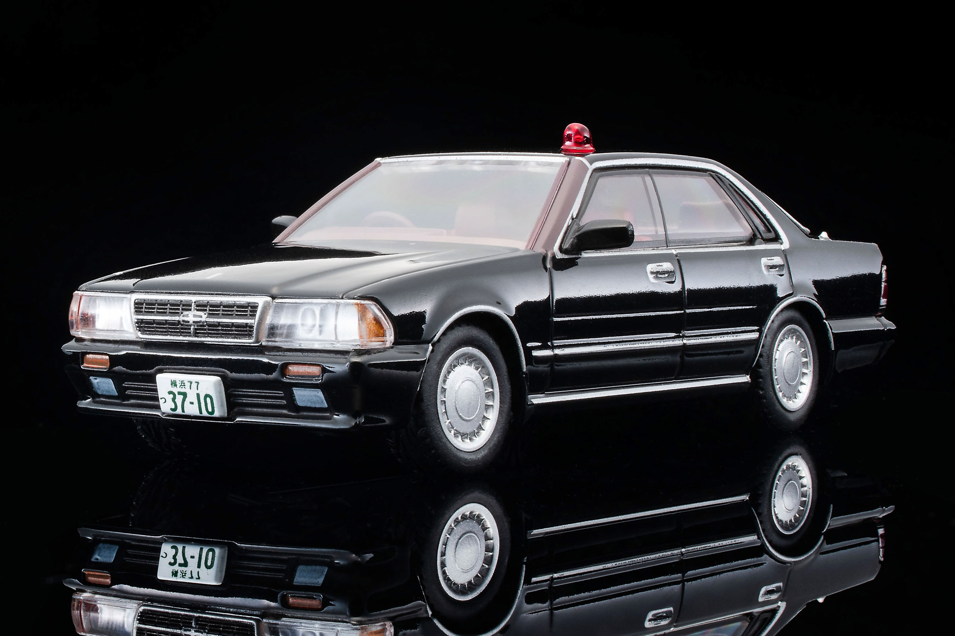 トミーテック、「あぶない刑事」の“港304”を再現した日産「グロリア