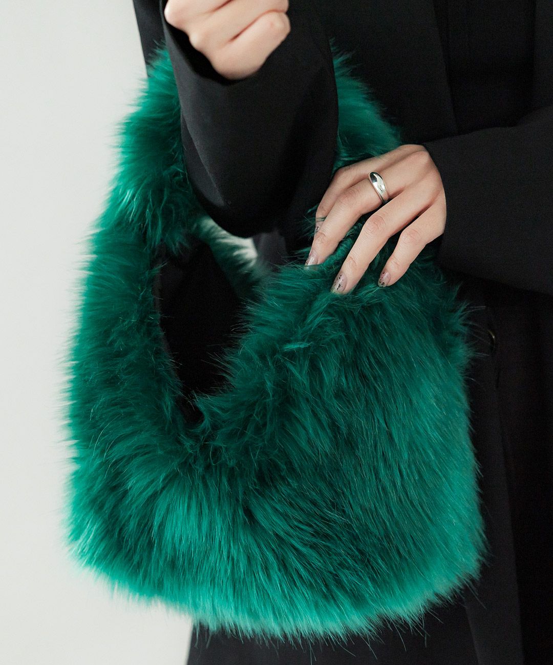 LE VERNIS] Fake fur mini bag | CASSELINI ONLINE SHOP